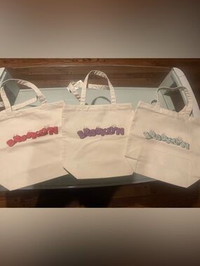 Uniqlo x Kaws exclusive totes